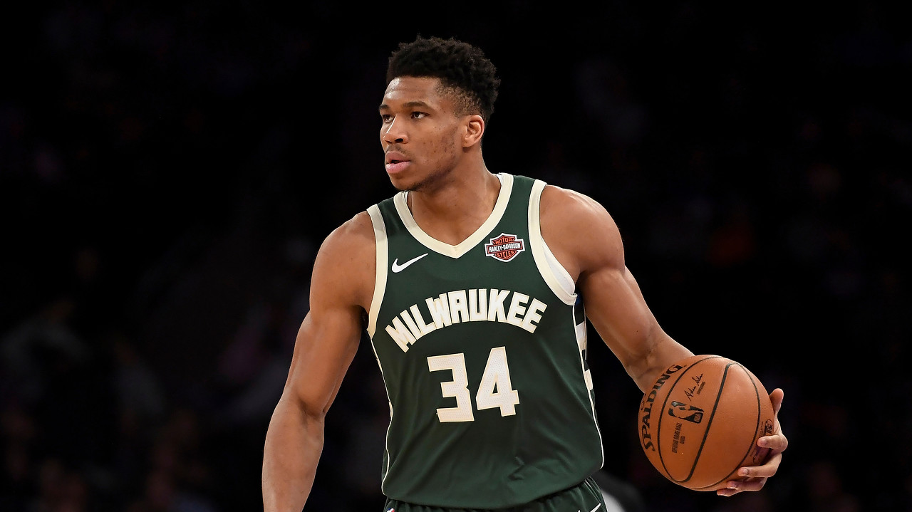 NBA火箭队瞄准前三排名 激战湖人快船队！